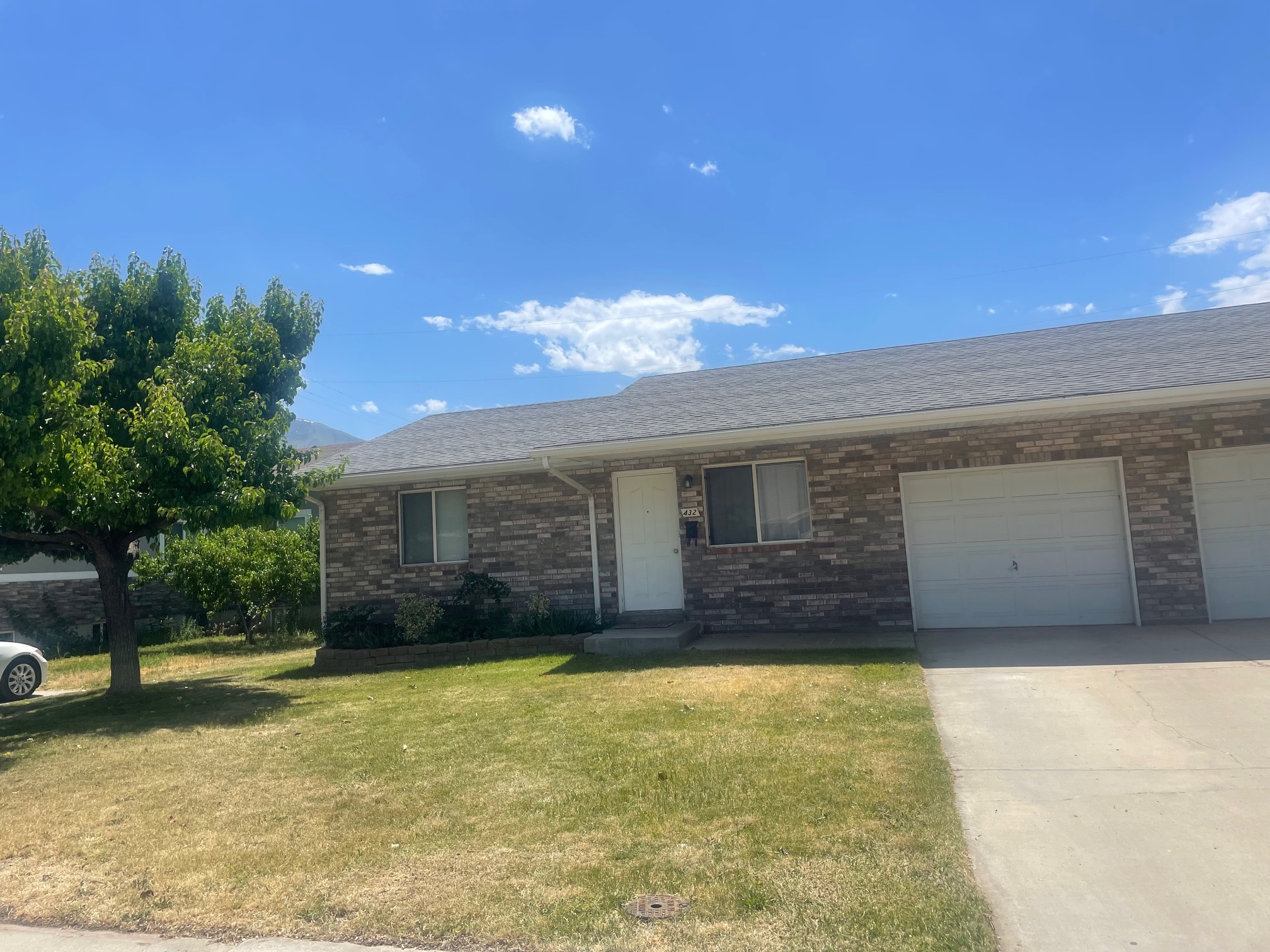 Springville House: 432 E 1000 S