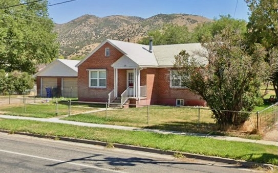 Morgan House: 198 N State St