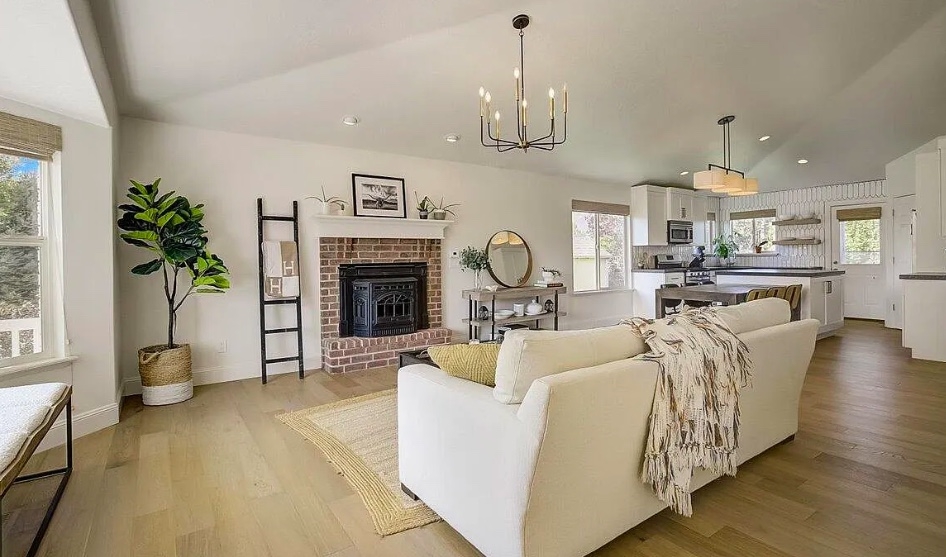 Midway House: 727 E 260 S