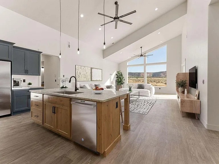 Kanab House: 4380 E Sego Lily Cir