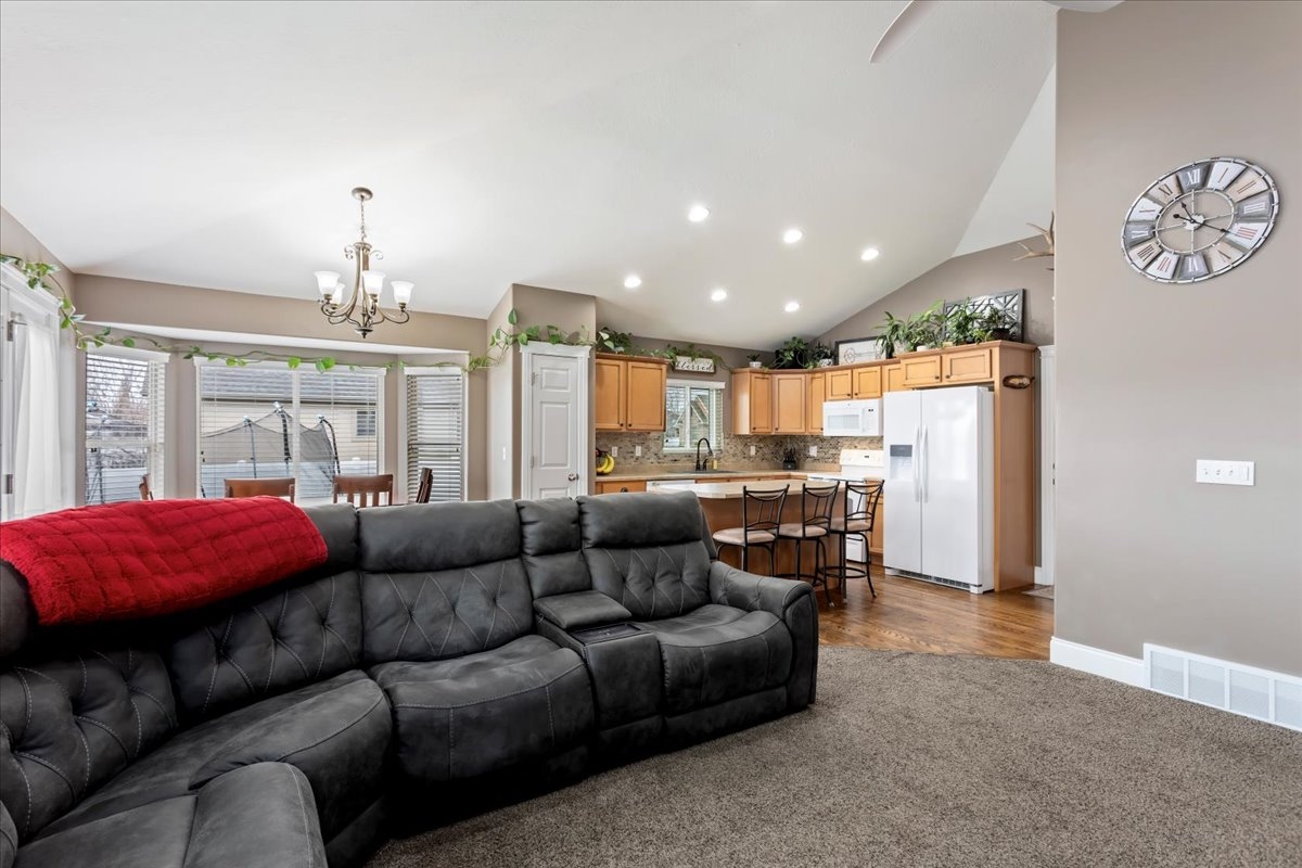 Clearfield House: 93 N 2775 W