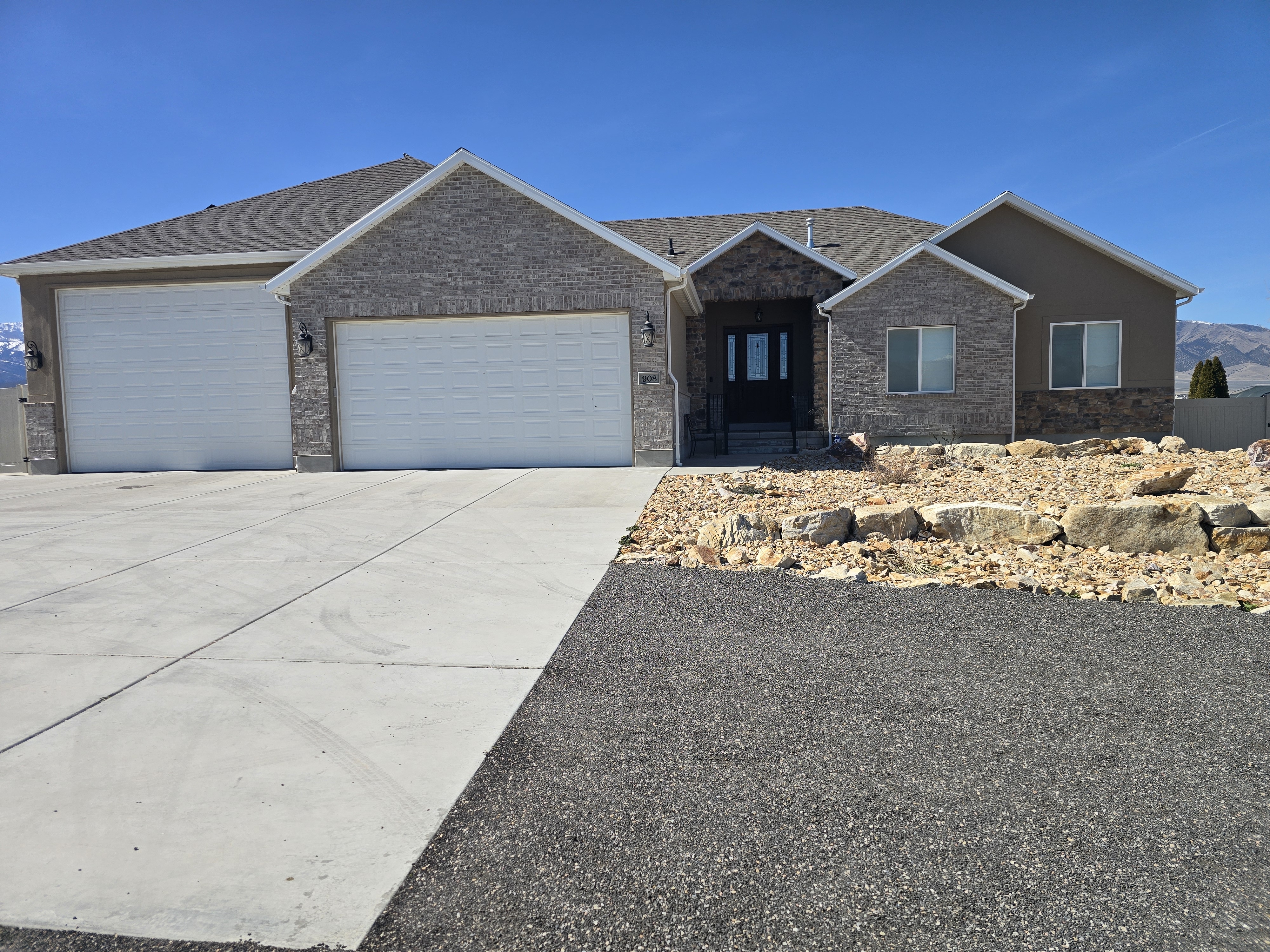 Grantsville House: 908 S Quirk St