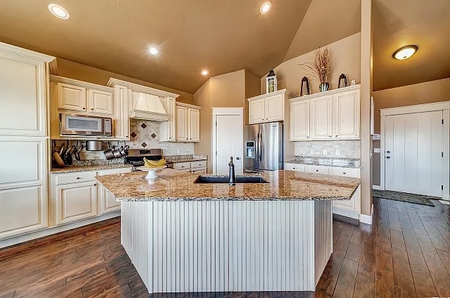 Saratoga Springs House: 2542 S Palomino Dr