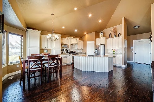 Saratoga Springs House: 2542 S Palomino Dr