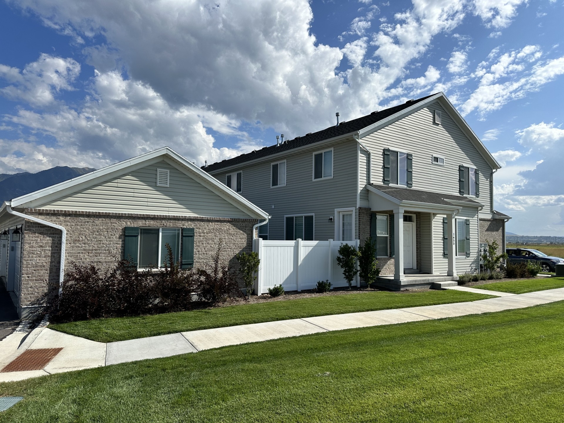 Salem Townhome: 1655 N Westview Ln