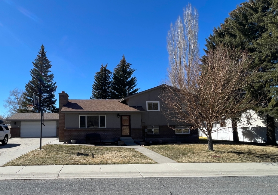 Kamas House: 431 N 200 E