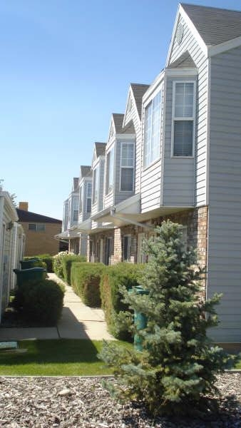 Layton Townhome: 410 Paul Ave