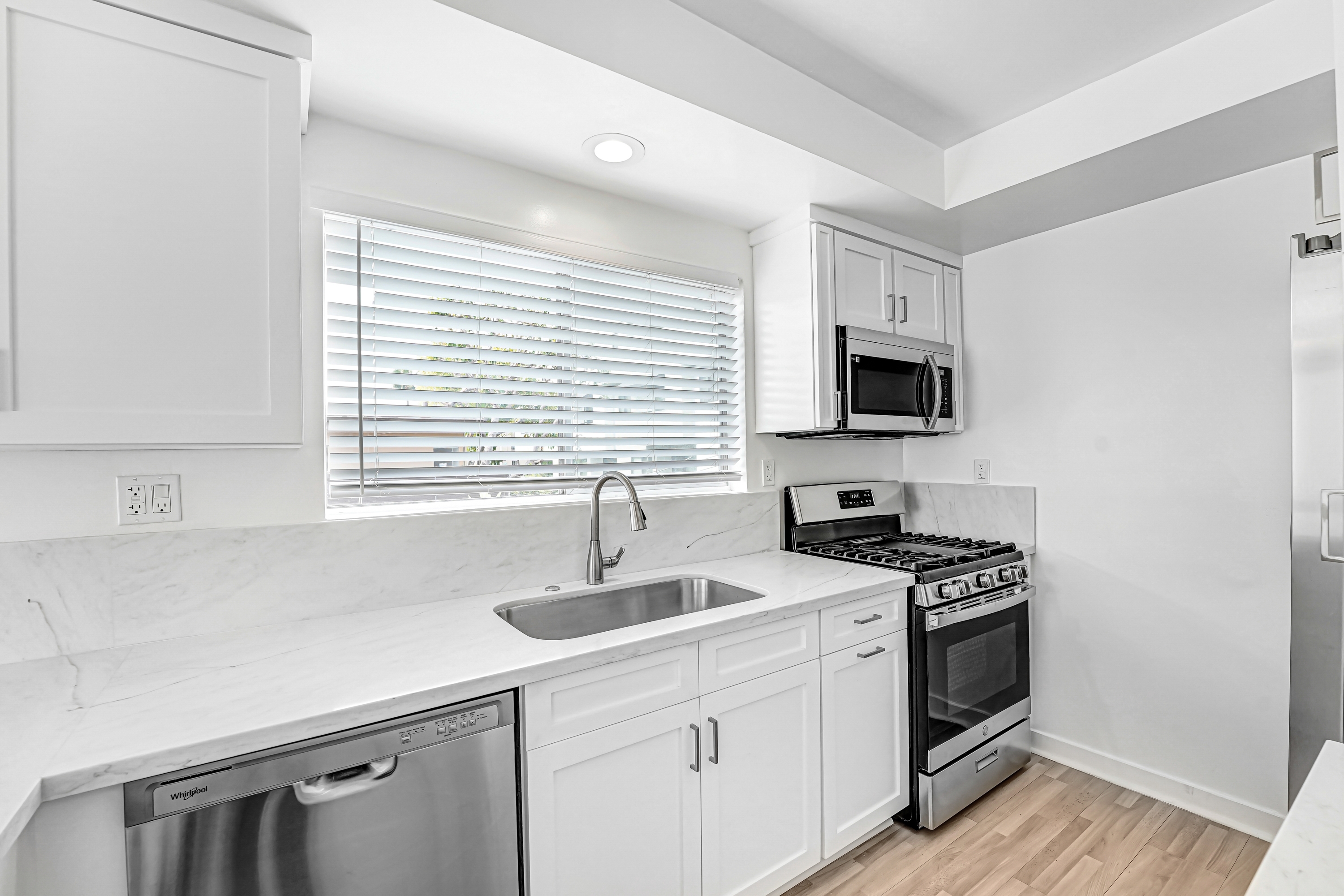 Los Angeles Apartment: 10393 Almayo Ave