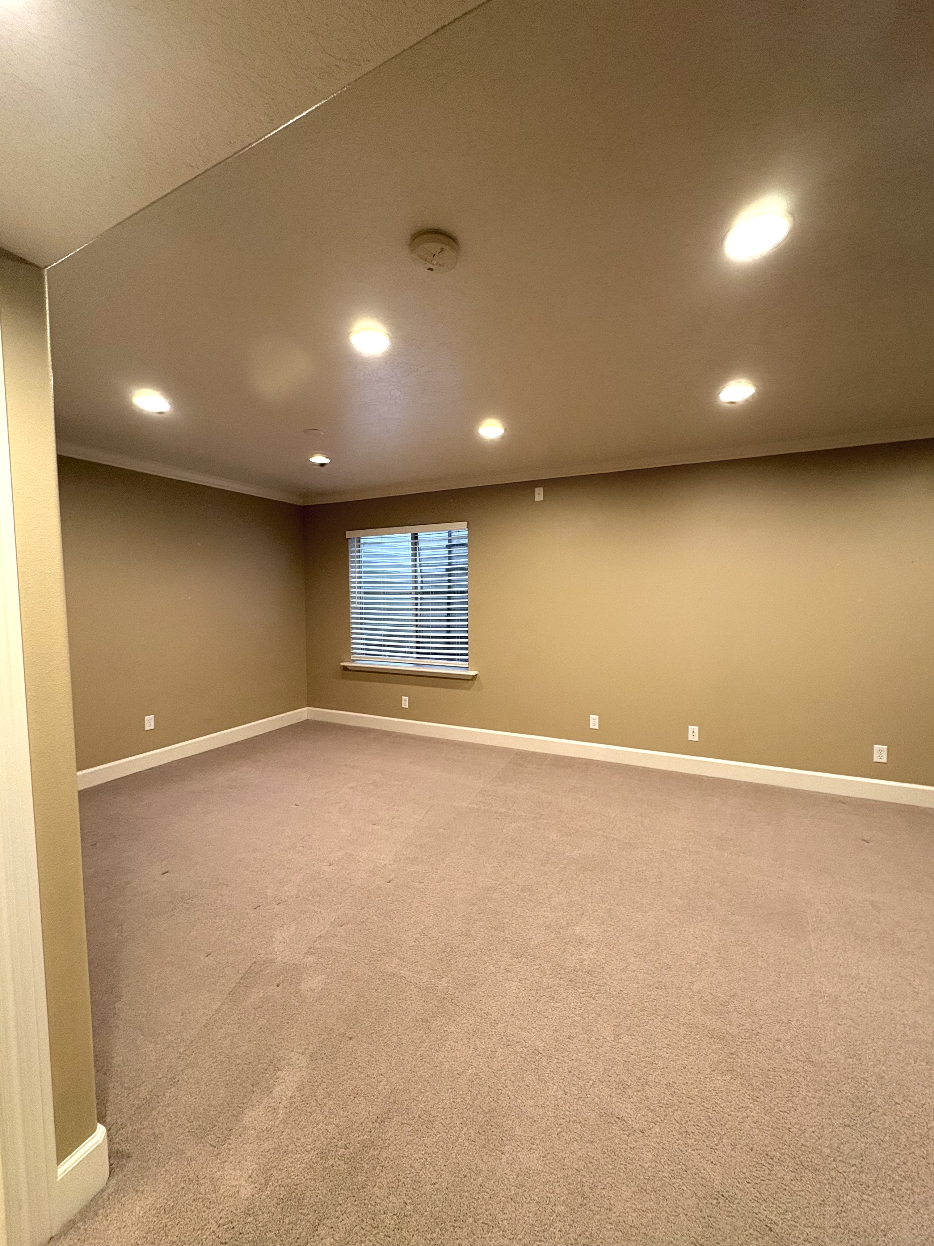 Orem Single Room: 898 N 980 W