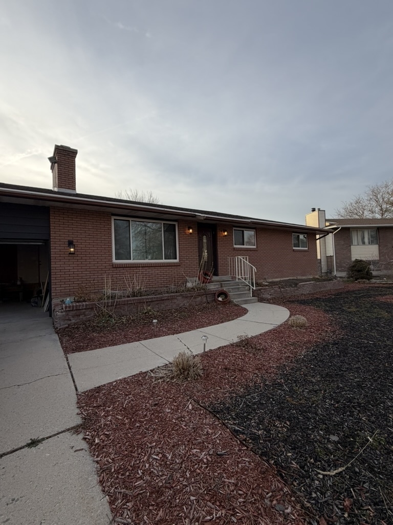 Salt Lake City House: 5488 S Hollow Springs Cir