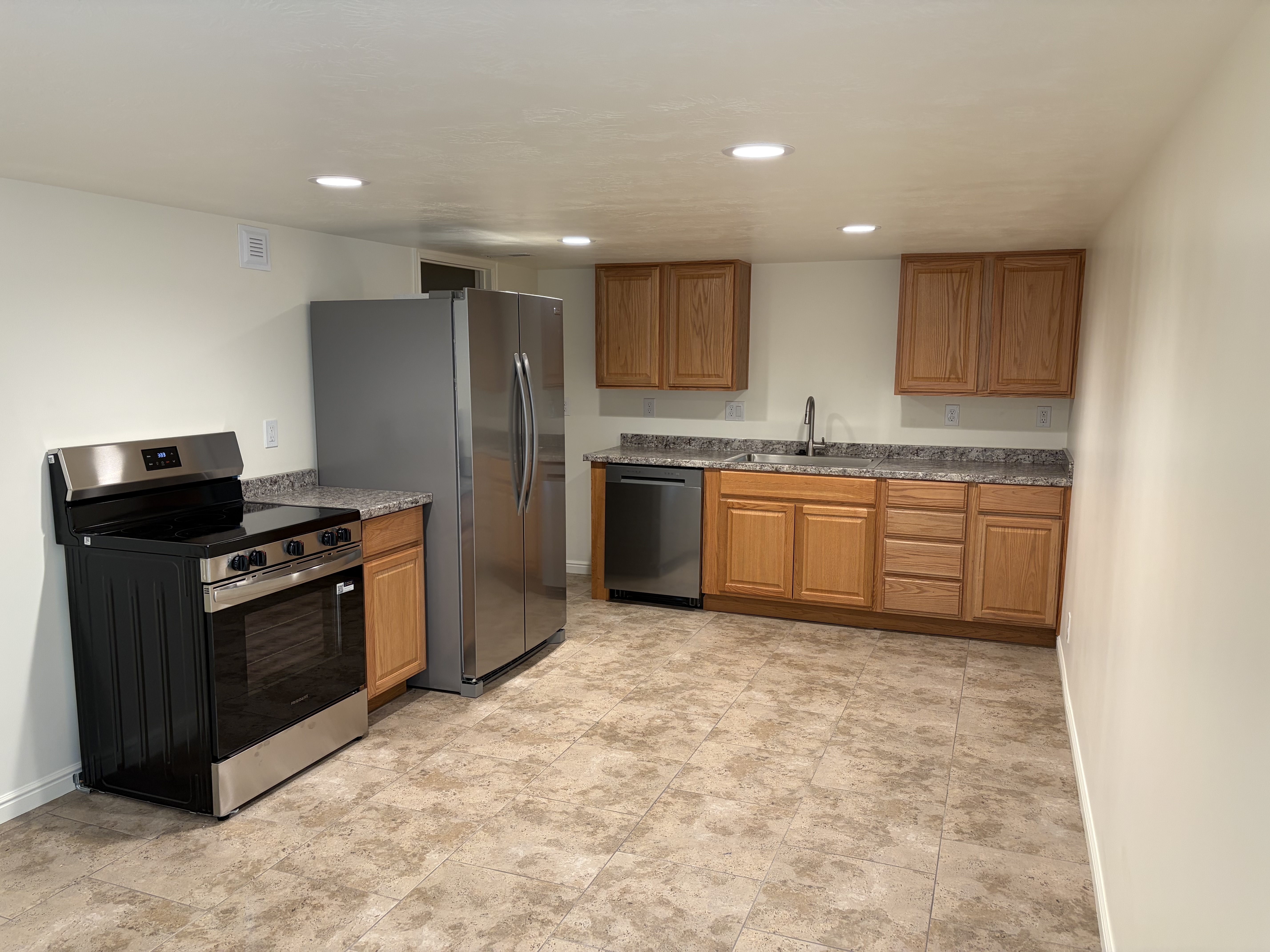 Draper In-Law/Basement: 14009 S Old Dobbin Ln