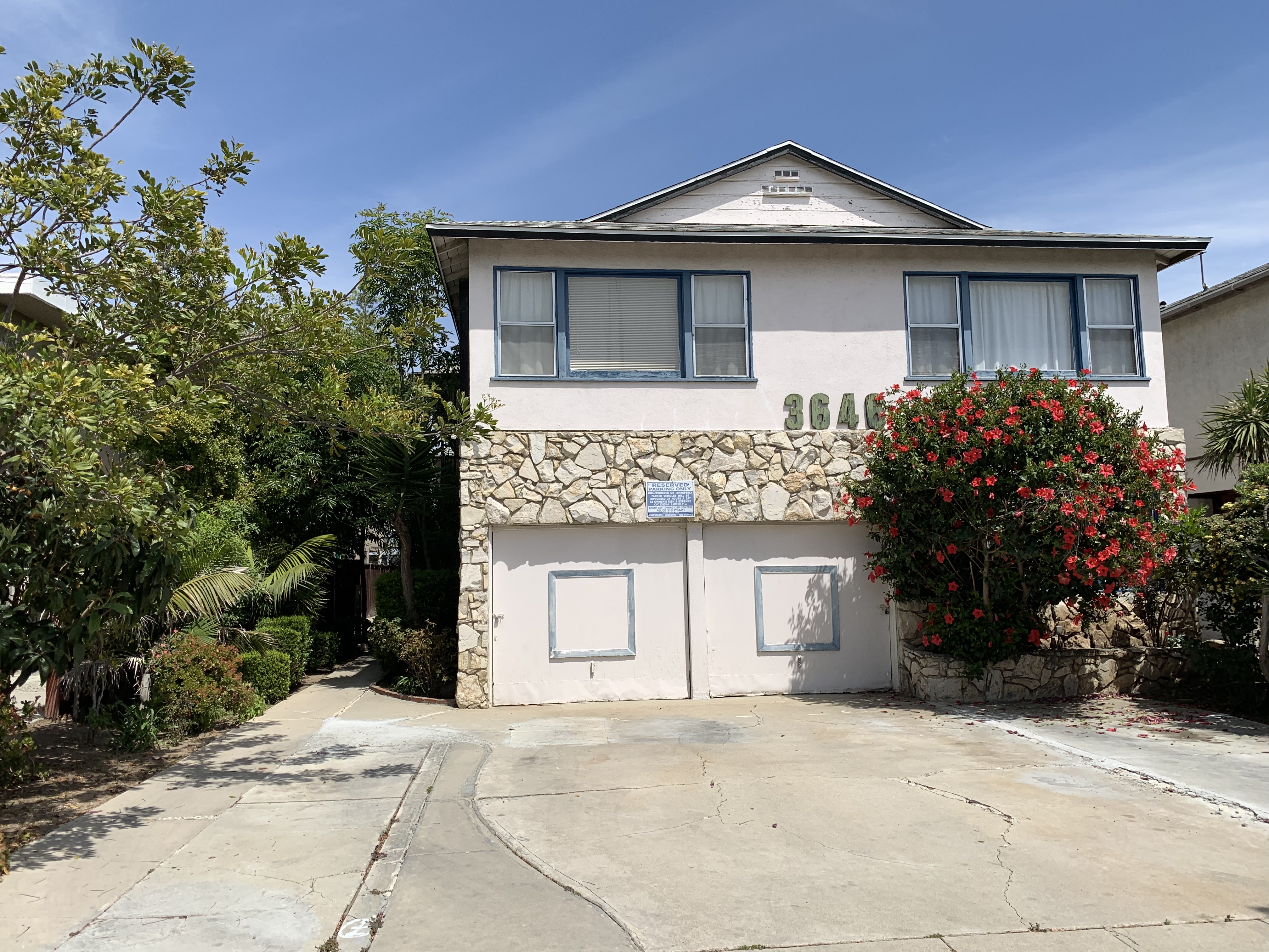 Los Angeles Apartment: 3646 Vinton Ave