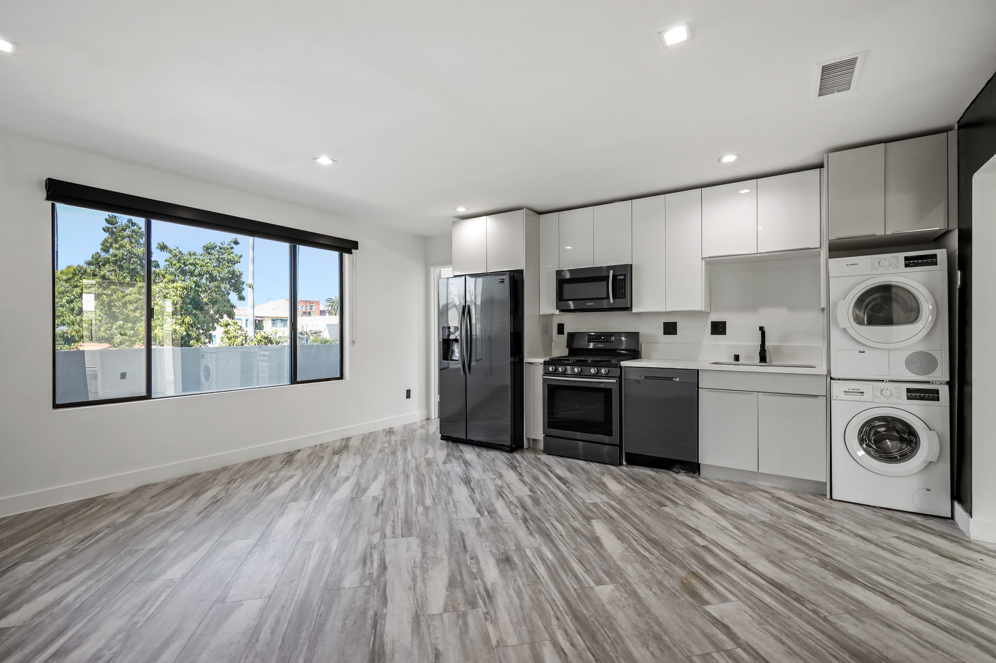Los Angeles Apartment: 955 N Oxford Ave