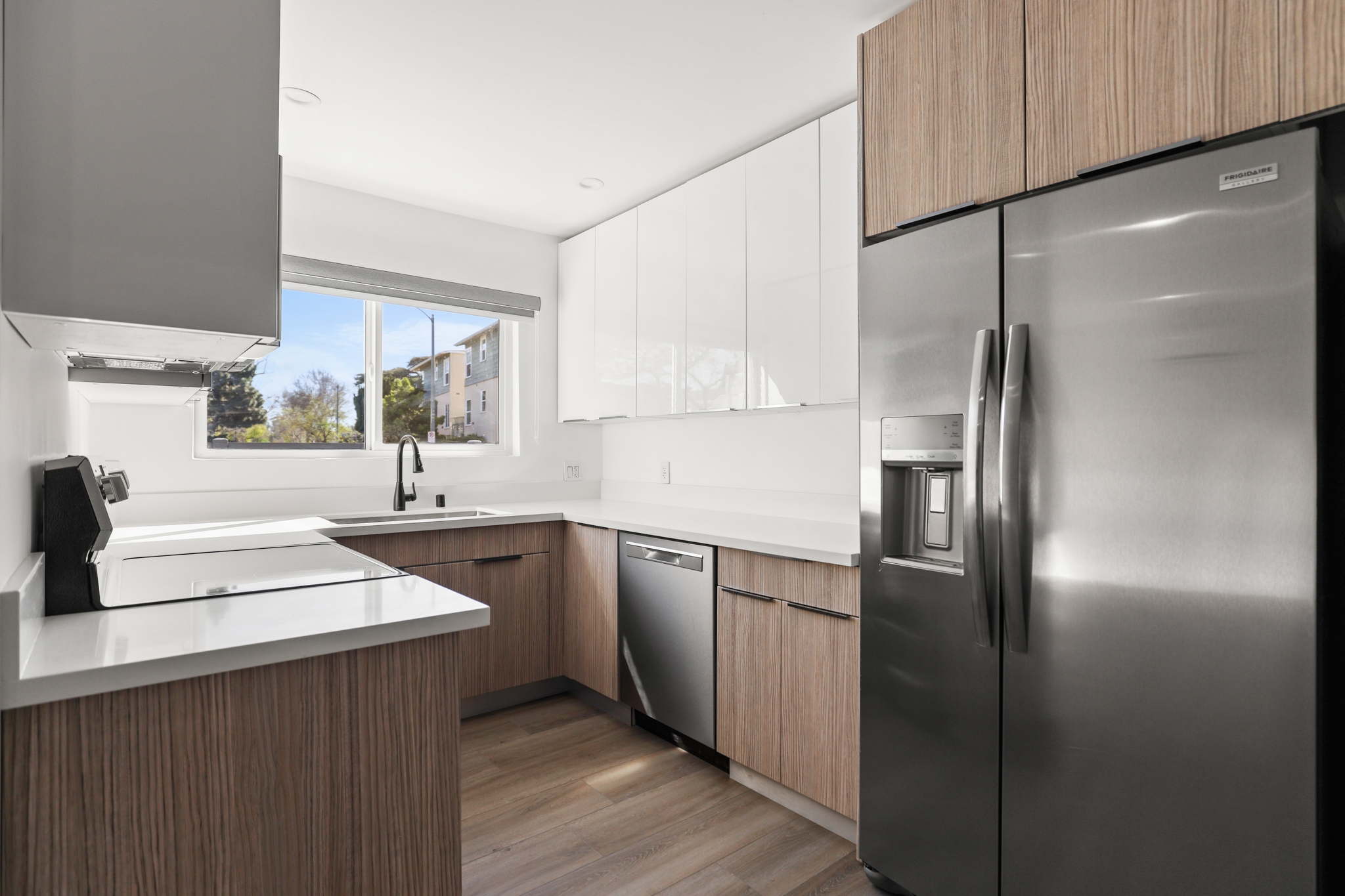 Los Angeles Apartment: 8777 Cadillac Ave