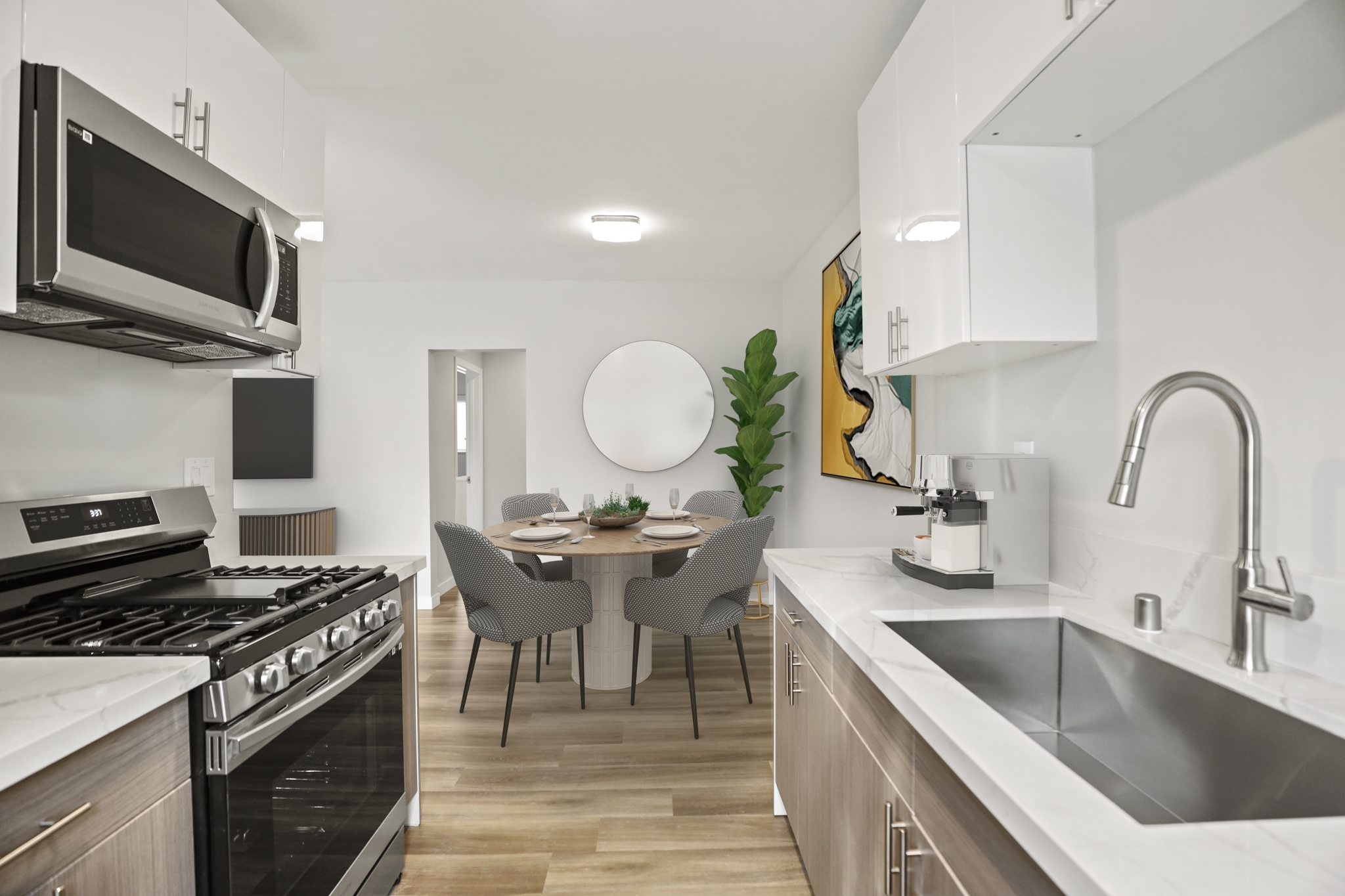 Los Angeles Apartment: 1352 W 36th St