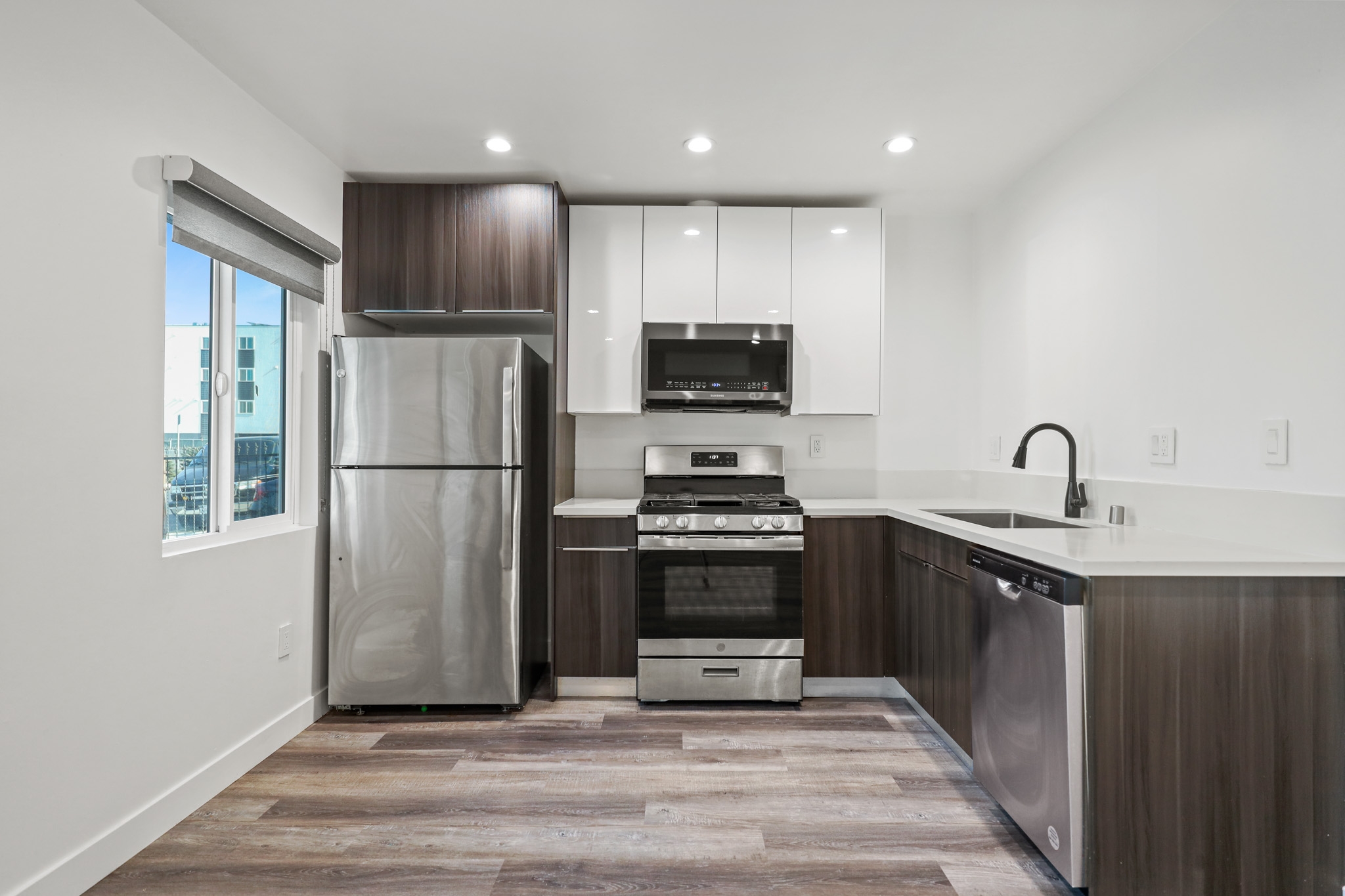 Los Angeles Apartment: 1325 W 36th St