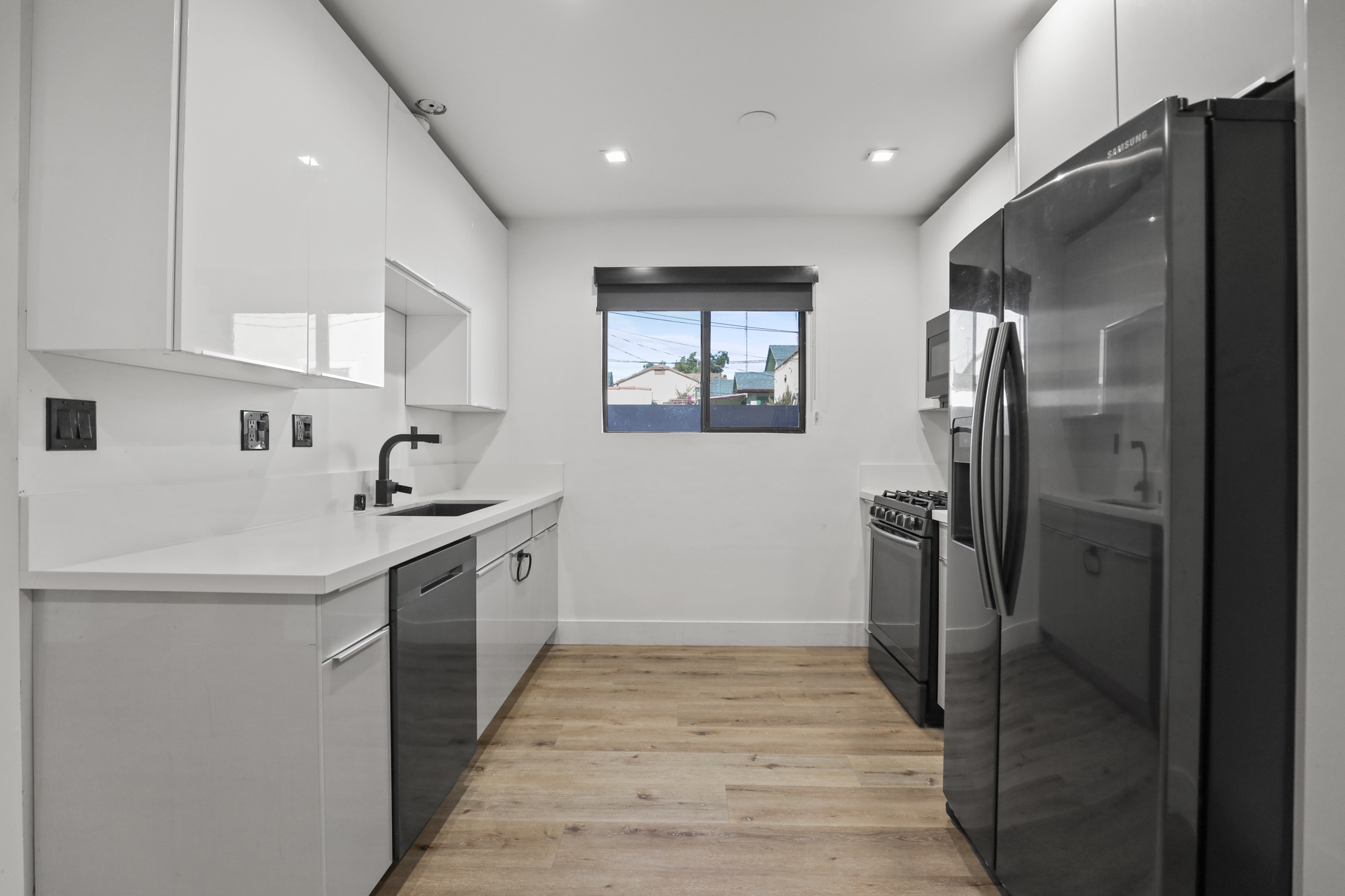 Los Angeles Apartment: 955 N Oxford Ave