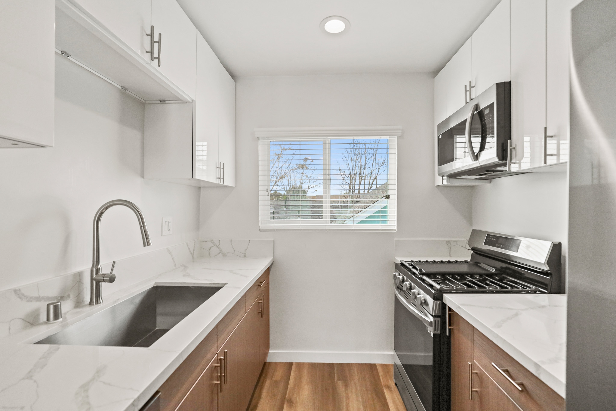 Los Angeles Apartment: 1358 W 36th St