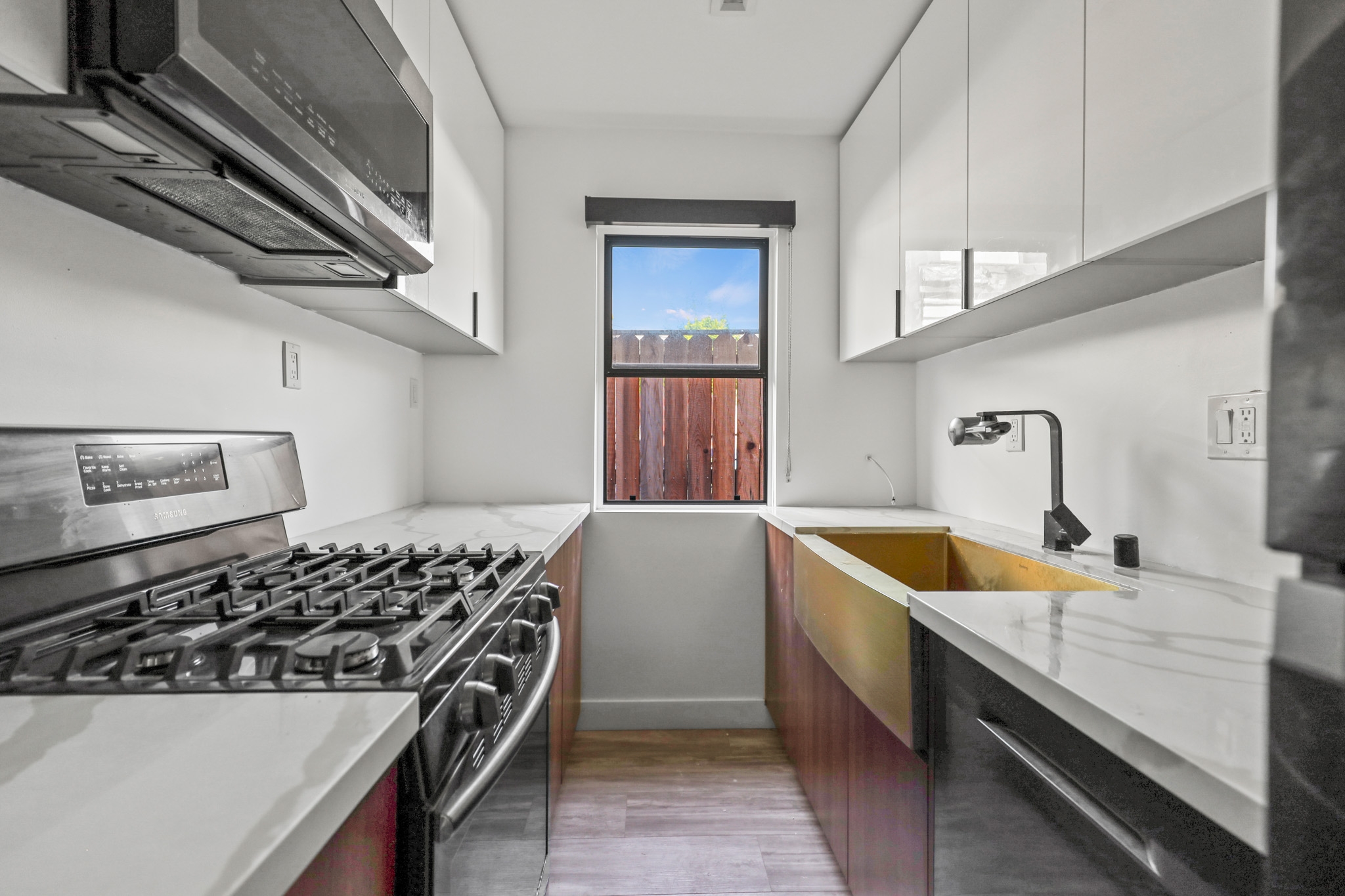 Los Angeles Apartment: 2814 Sichel St