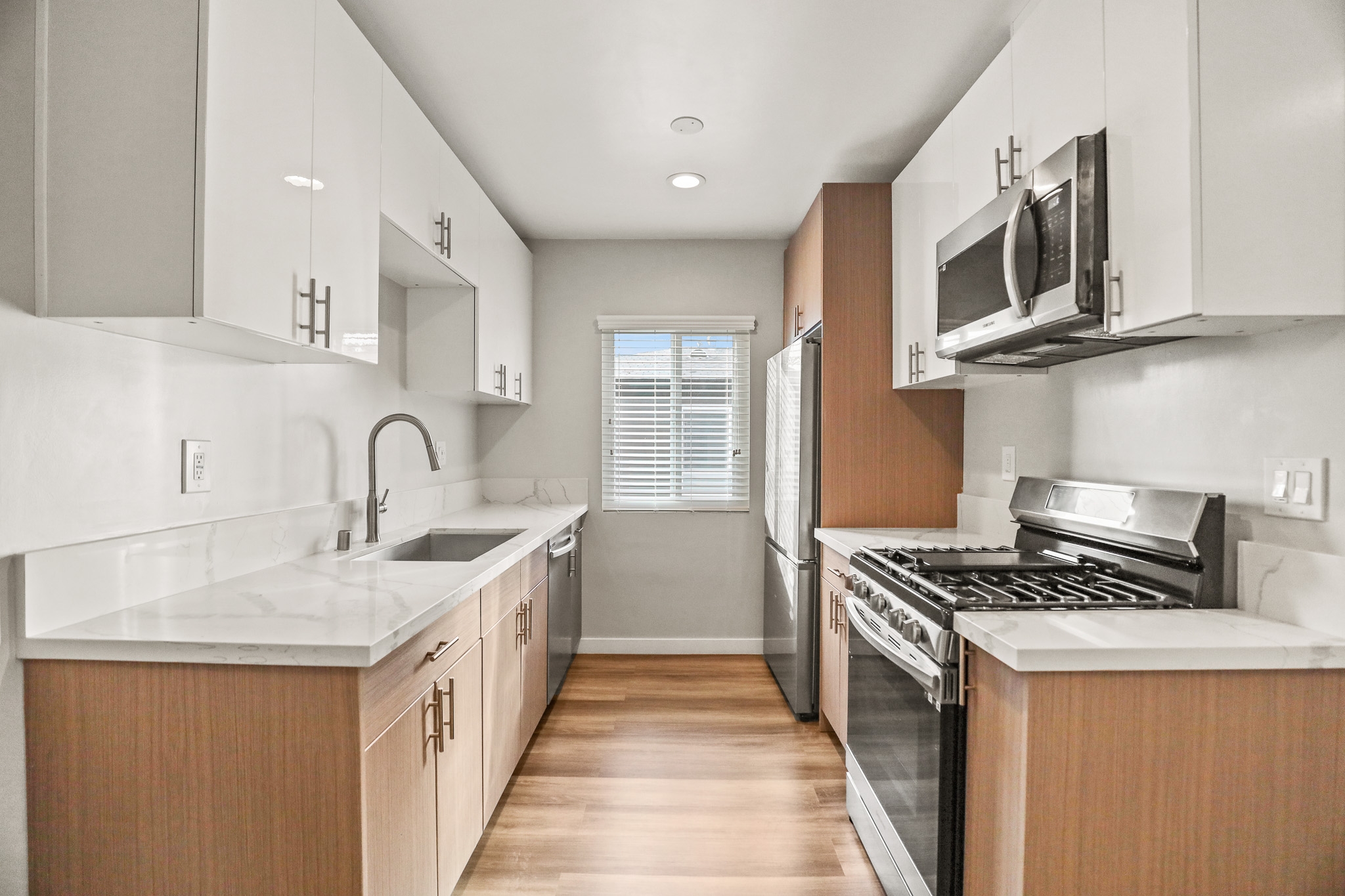 Los Angeles Apartment: 1352 W 36th St
