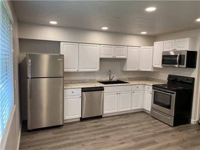 Woods Cross Townhome: 707 W 1400 S