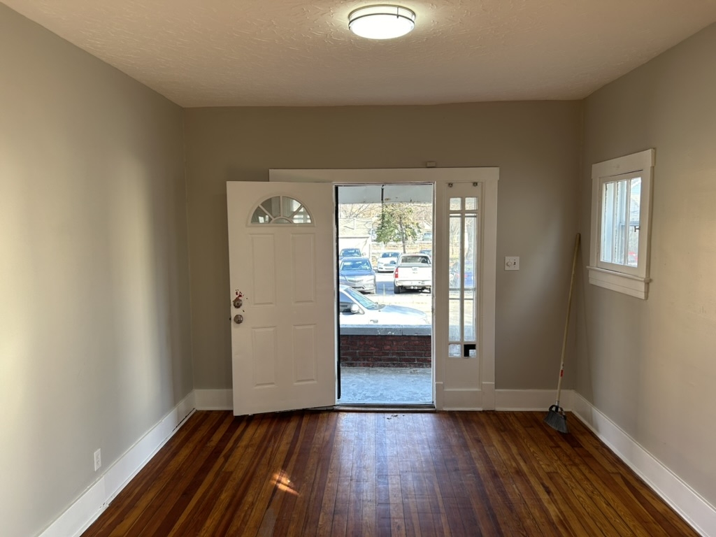 Louisville House: 310 W Kenton St