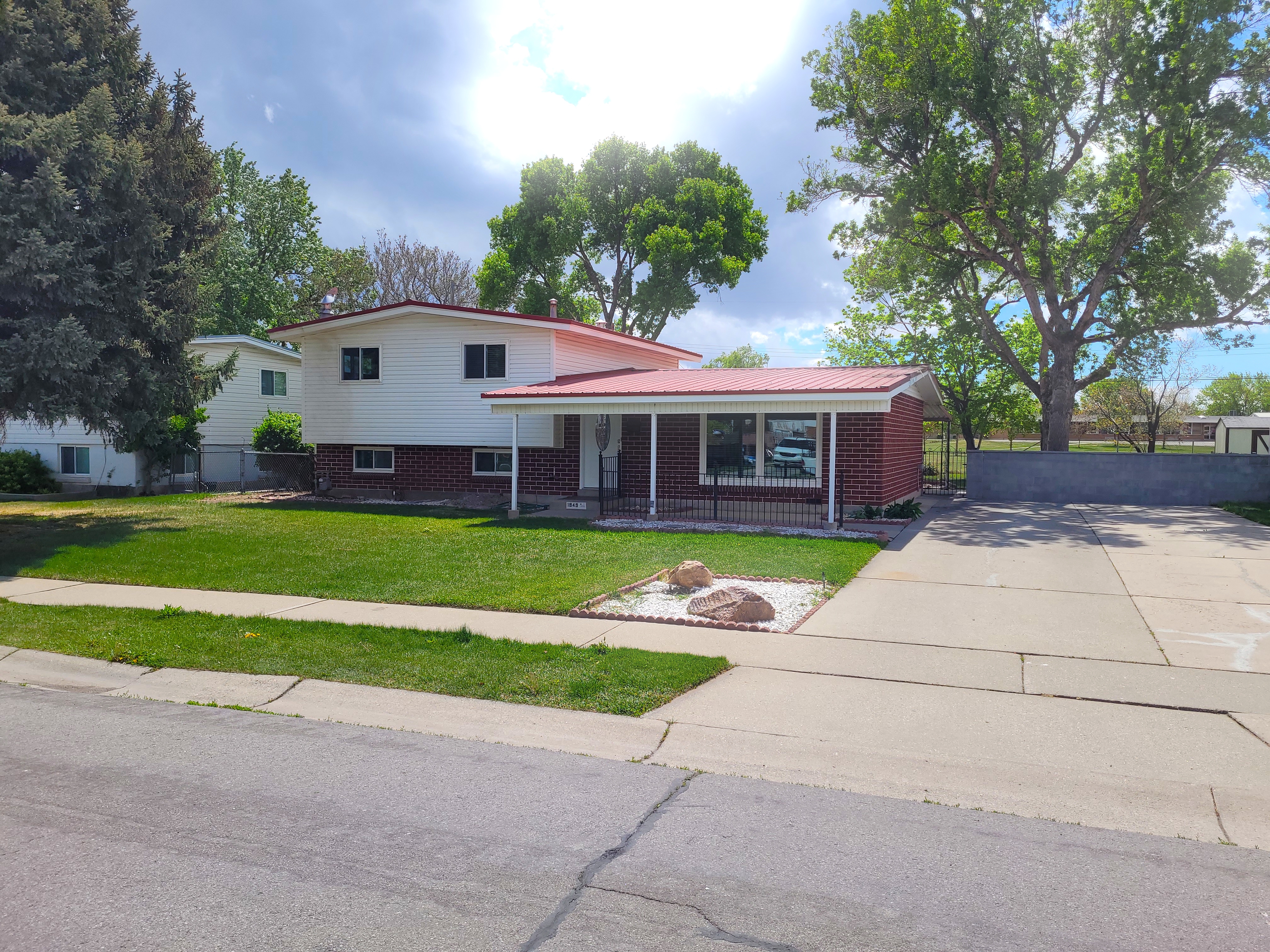 Salt Lake City House: 1949 W Lindsay Dr