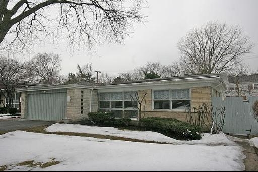 Wilmette House: 237 Sunset Dr