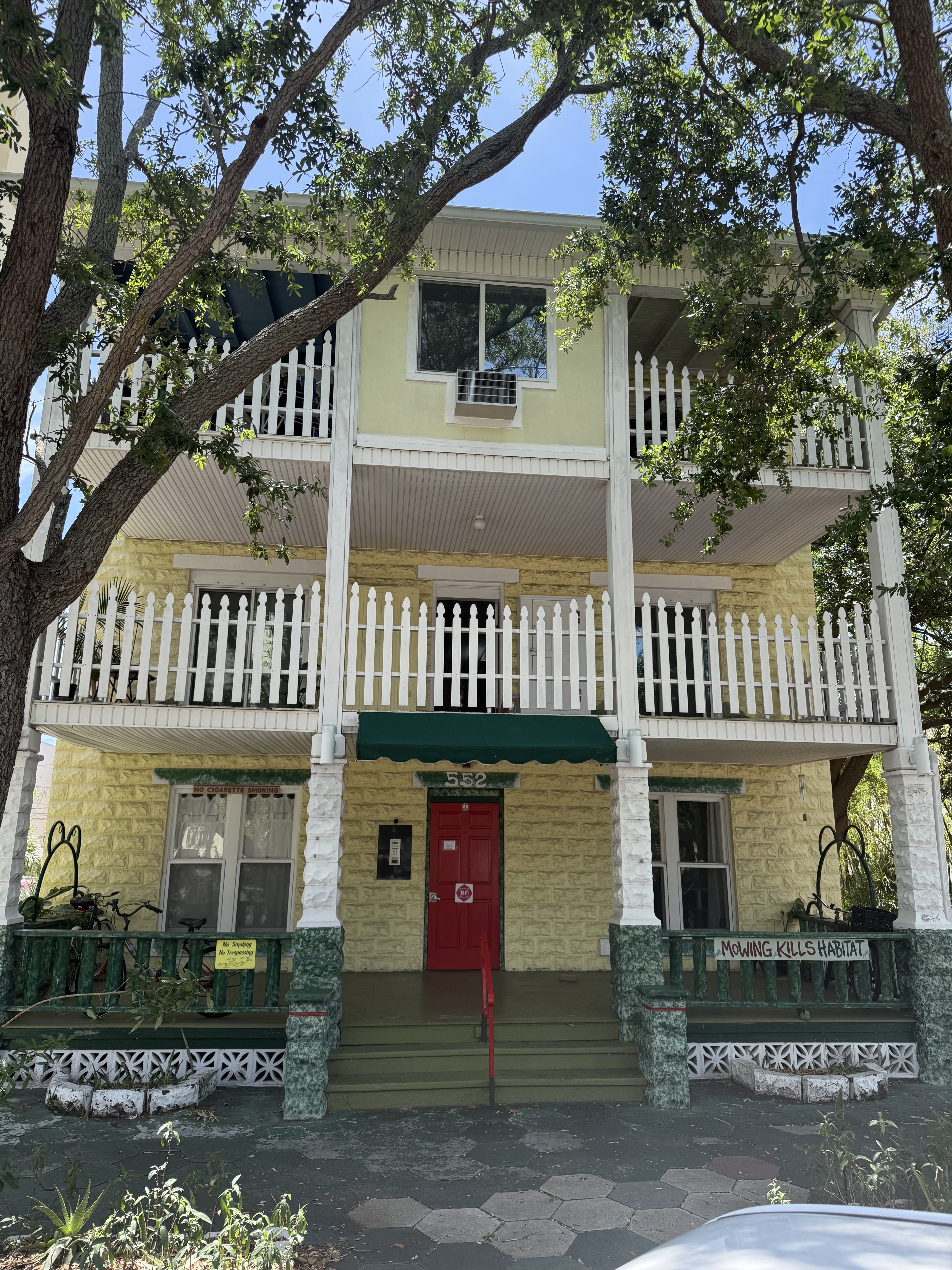 Saint Petersburg Apartment: 552 3rd Ave S