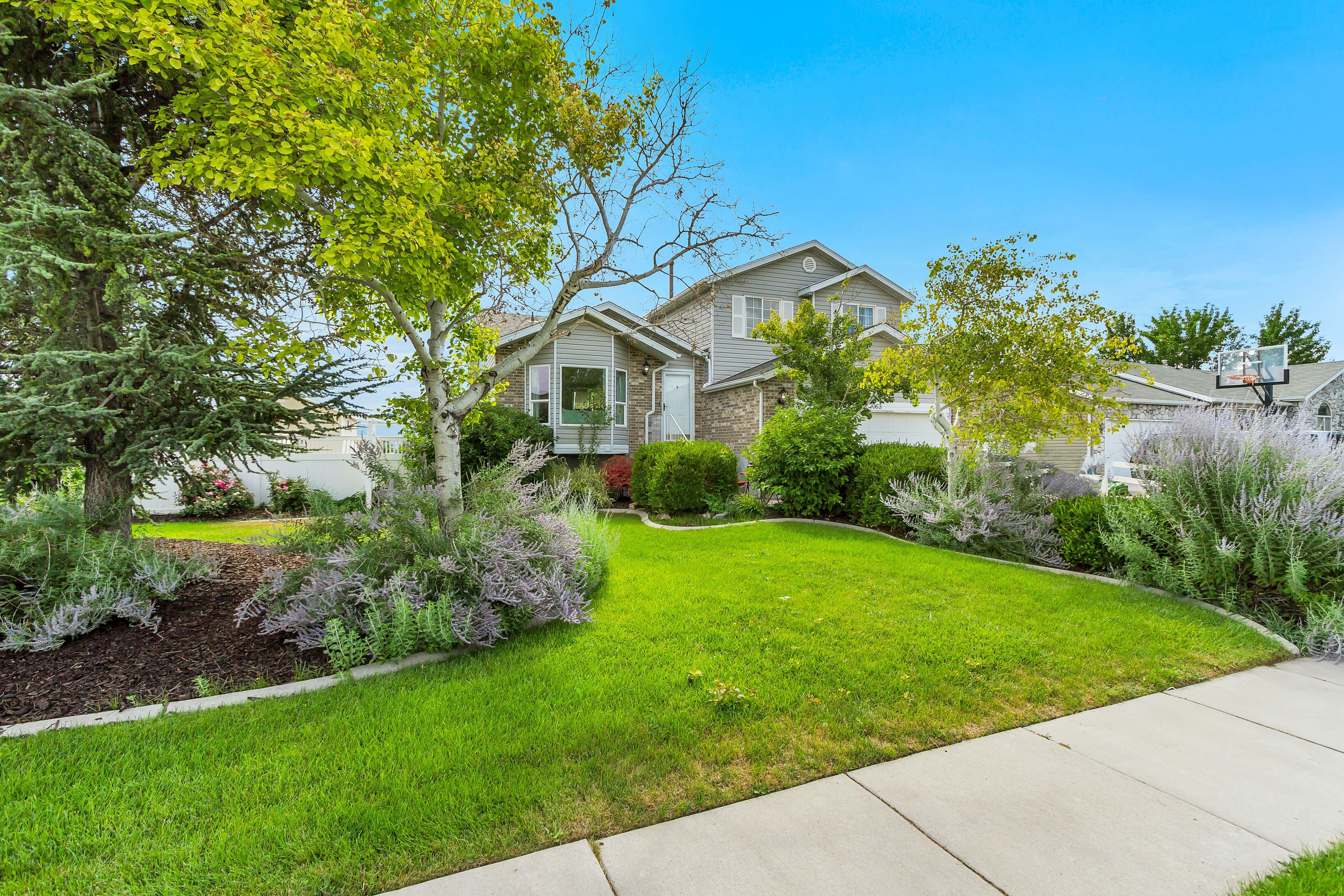 West Jordan House: 7063 S Swan Hill Dr