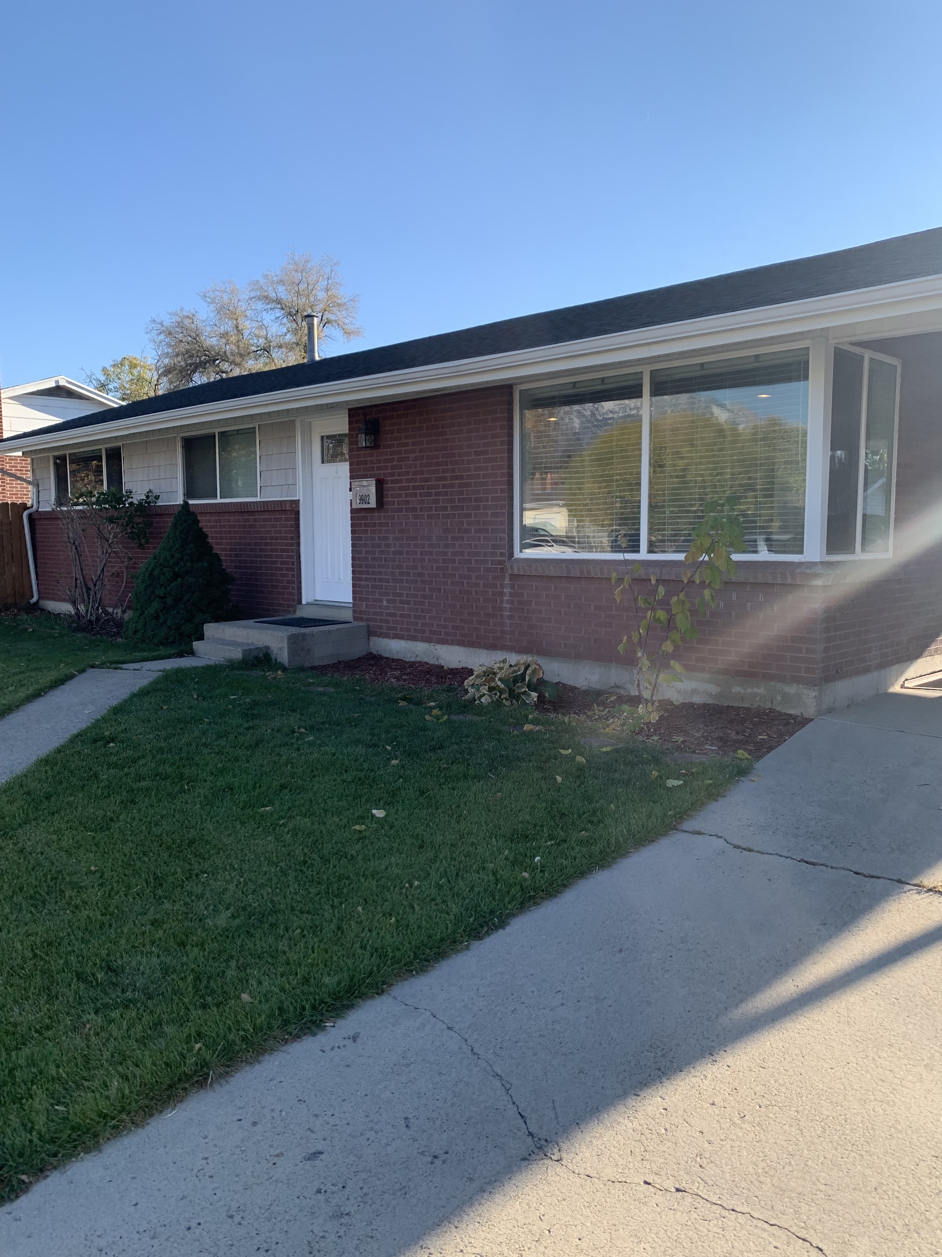 Sandy House: 9902 S Sego Lily Dr