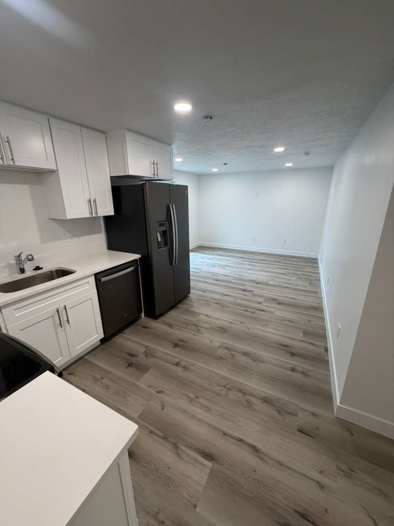 Saratoga Springs In-Law/Basement: 63 E Ferndell St
