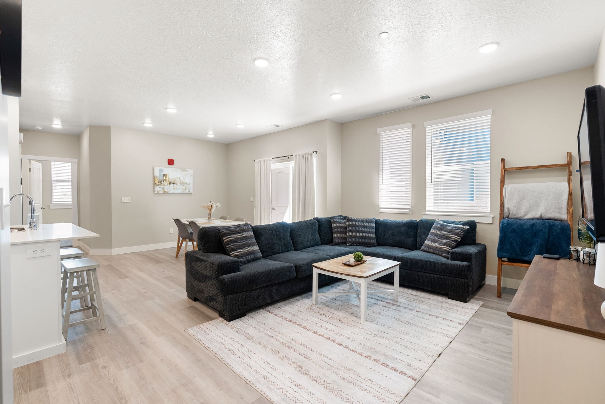 Providence Condo: 472 W 40 S