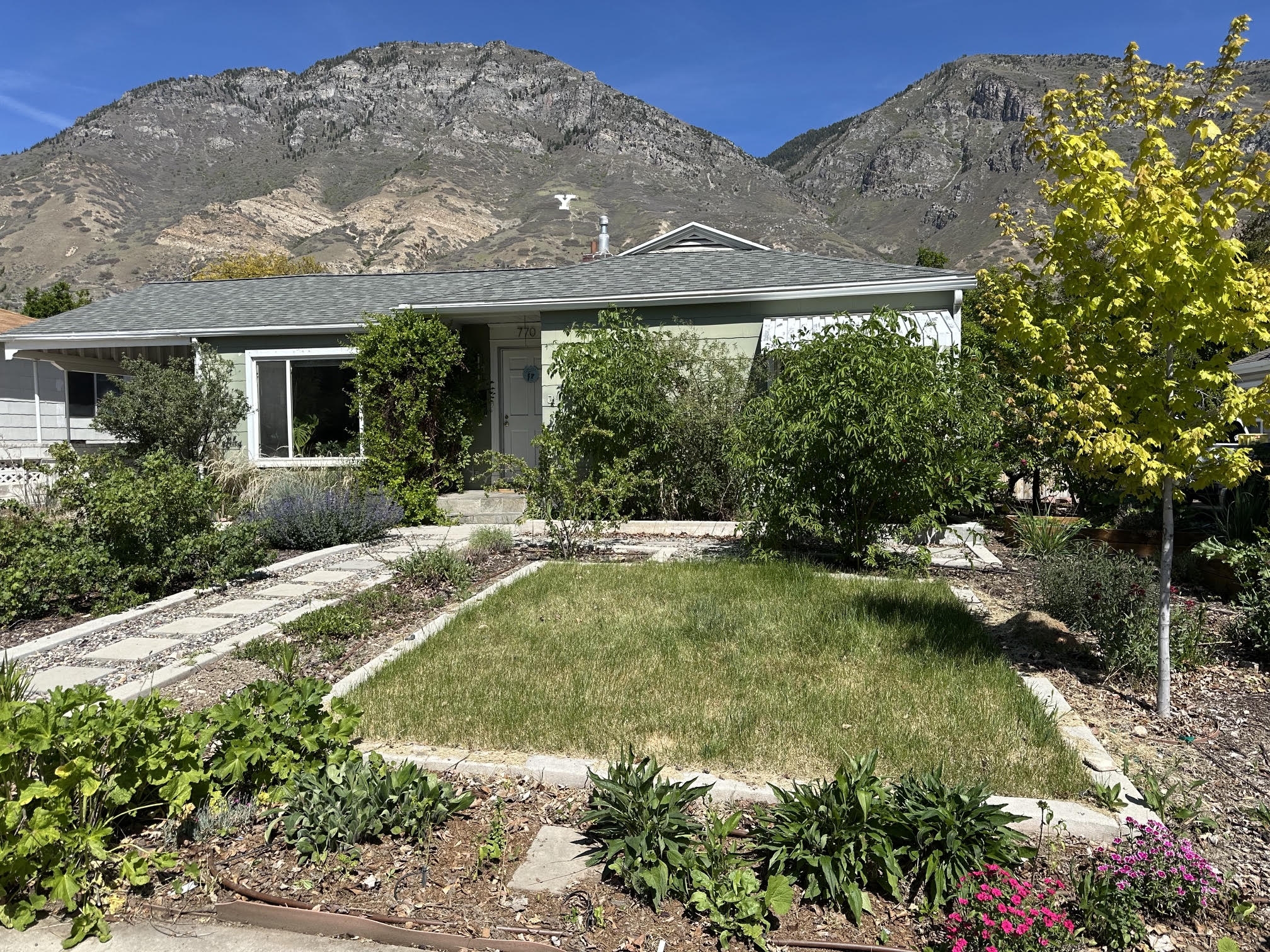Provo House: 770 N 1050 E