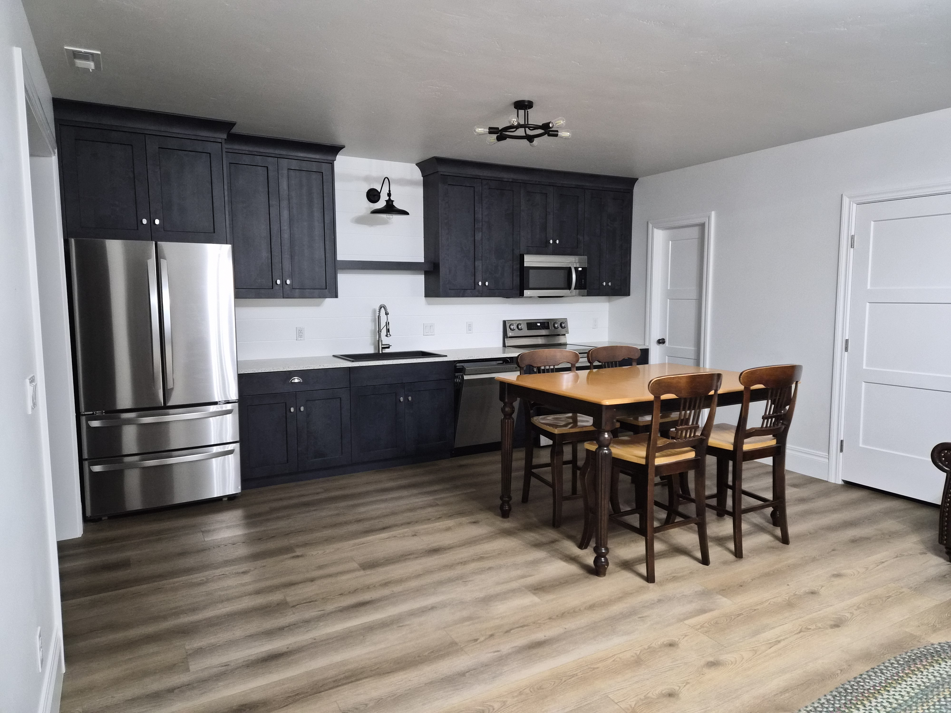 Mantua In-Law/Basement: 456 E Maple Springs Dr