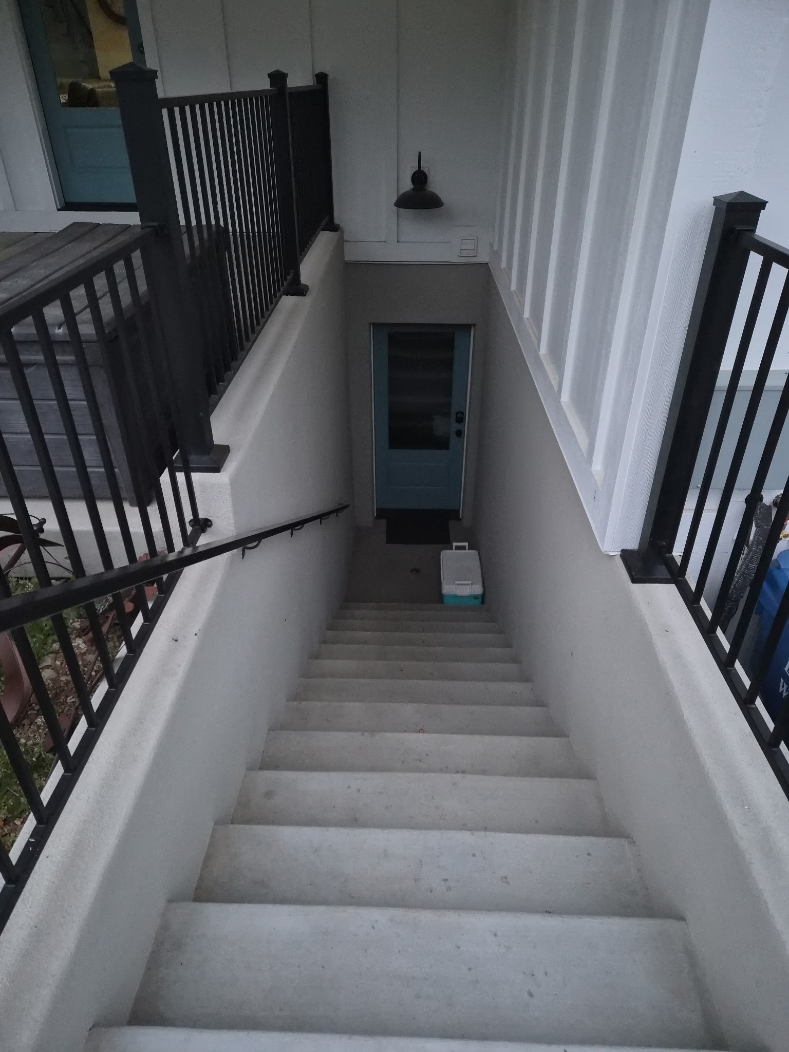 Mantua In-Law/Basement: 456 E Maple Springs Dr
