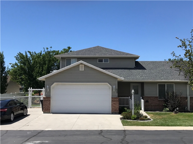 Kaysville House: 633 S Teresa St