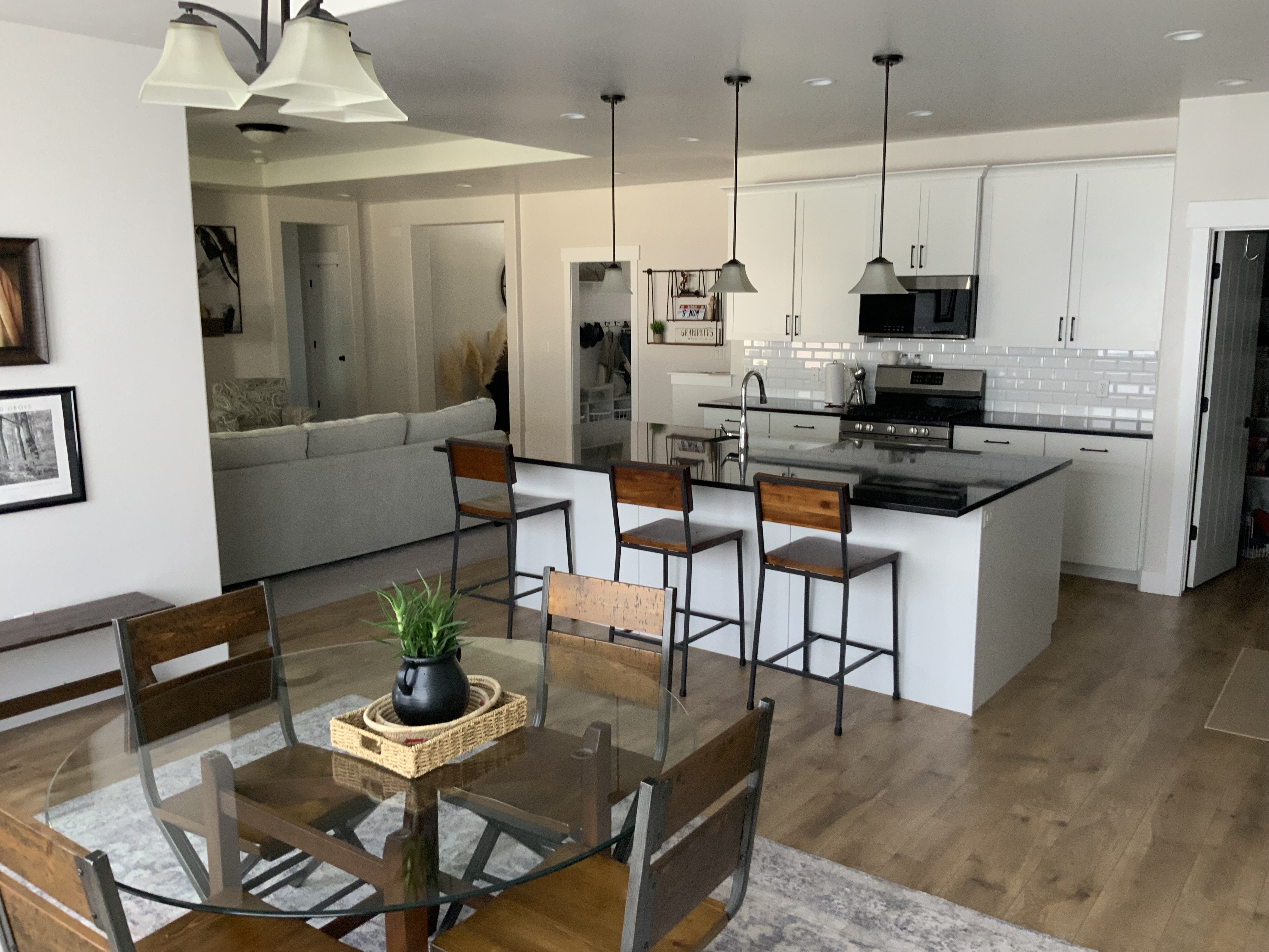 Tooele House: 8380 N Lakeshore Dr