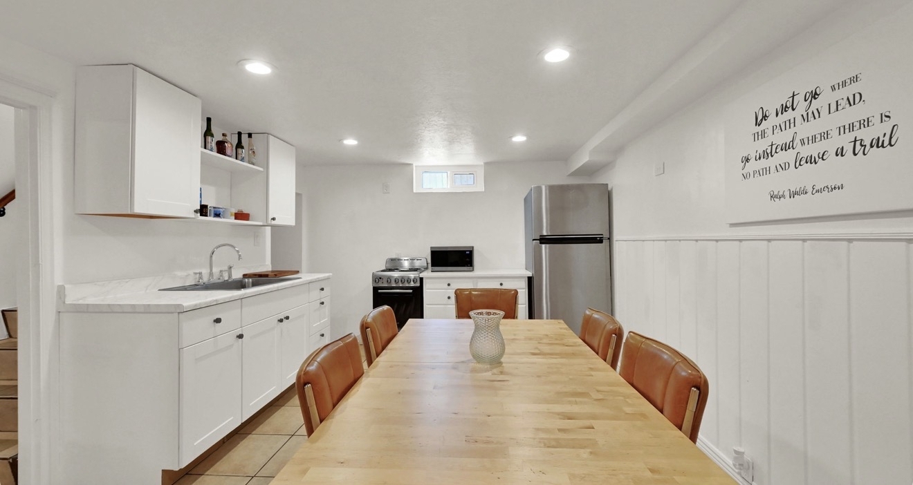 Salt Lake City In-Law/Basement: 848 N Poinsettia Dr