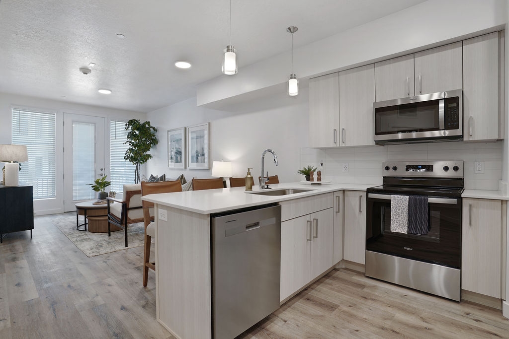Lehi Apartment: 4632 W Hudson Way