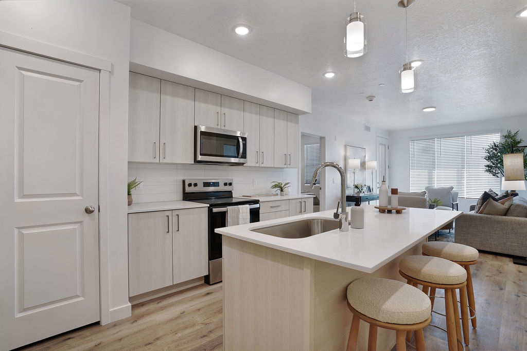 Lehi Apartment: 4632 W Hudson Way