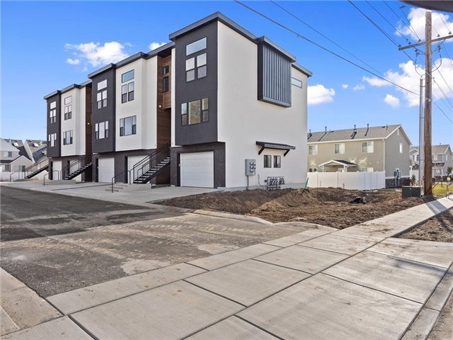 Layton Townhome: 960 N Angel St
