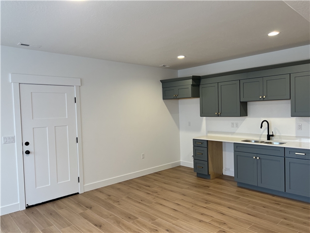 Saratoga Springs In-Law/Basement: 556 N Hill View Dr