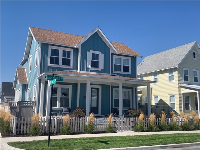 South Jordan House: 10886 S Lake Island Dr