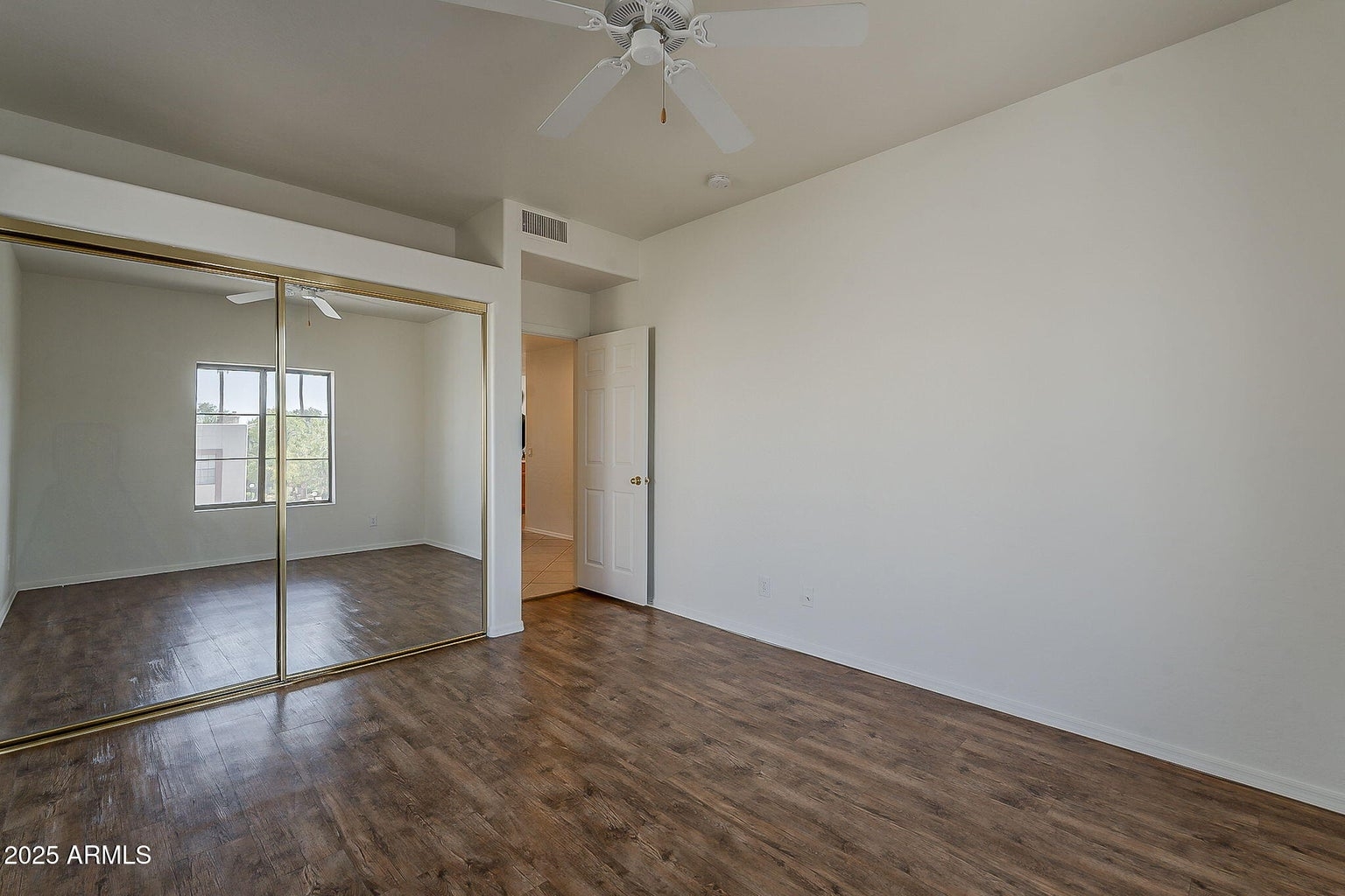 Mesa Single Room: 205 N 74th St