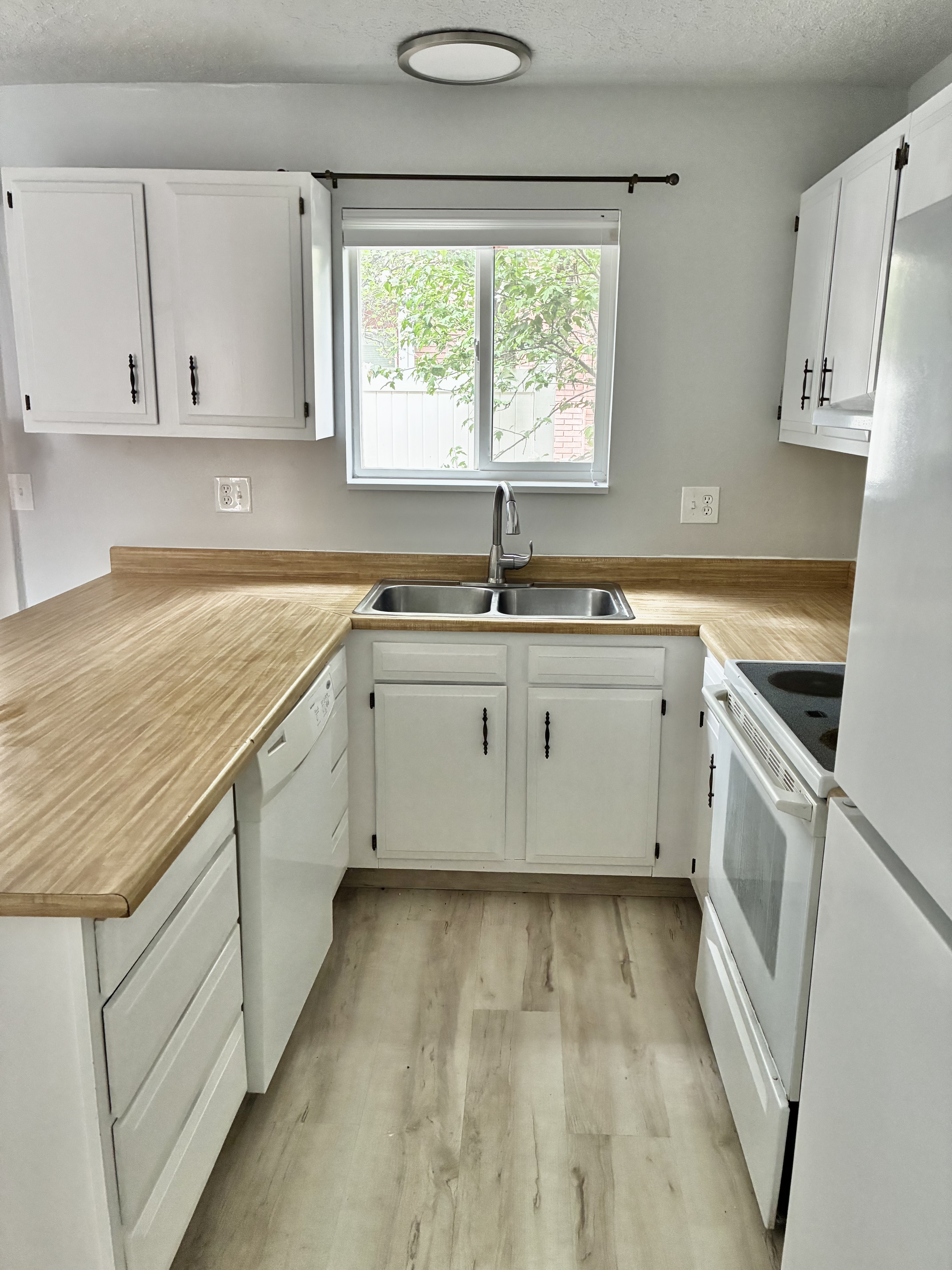 Logan Condo: 291 W 600 N