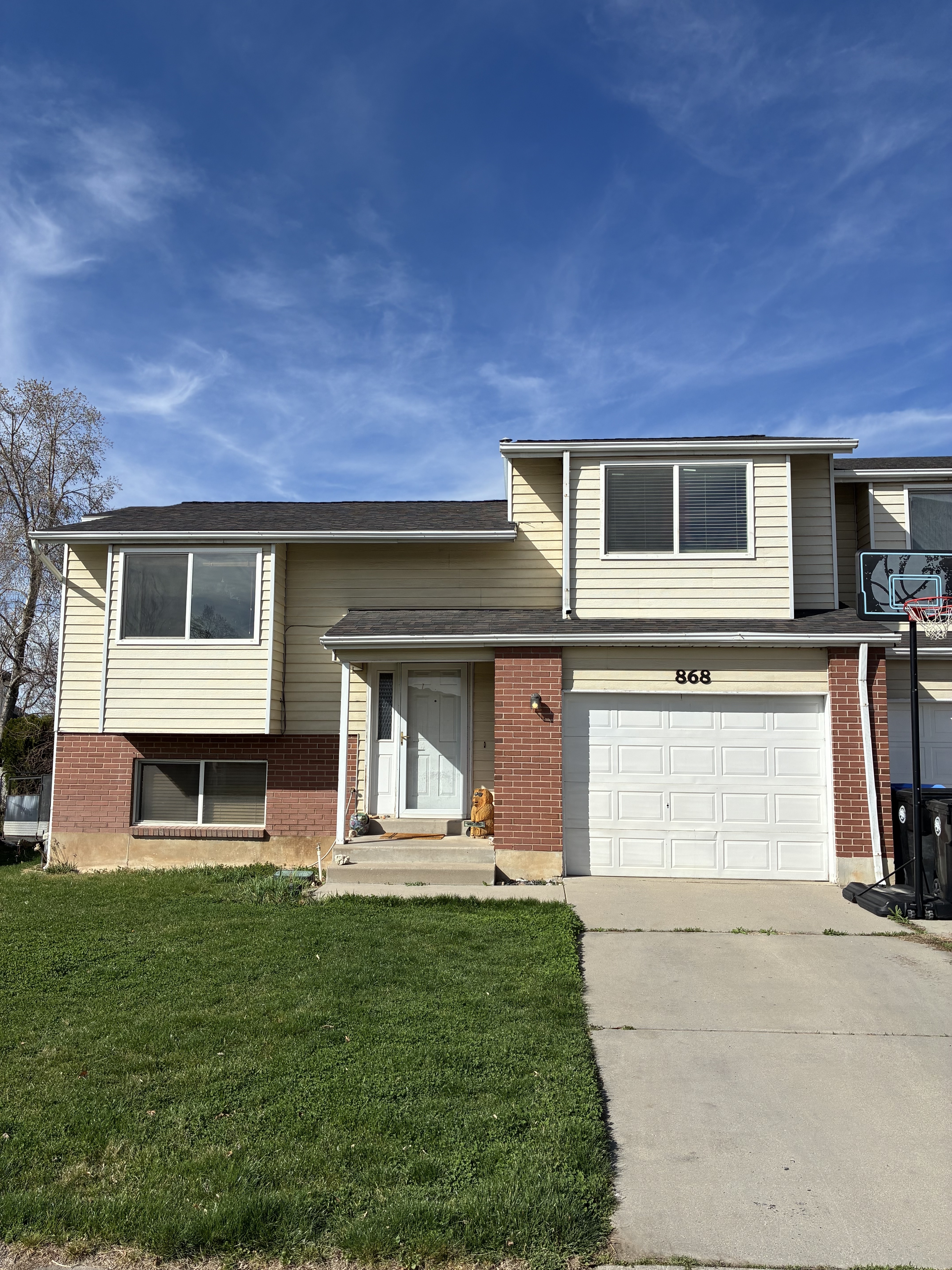 West Bountiful House: 868 Summer Tree Dr