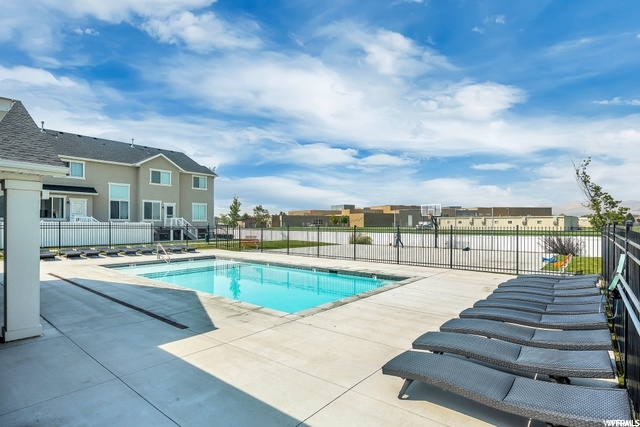 Lehi Condo: 2212 W Main St