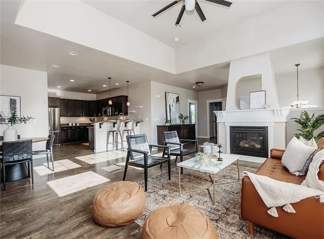 Centerville House: 110 W 650 N