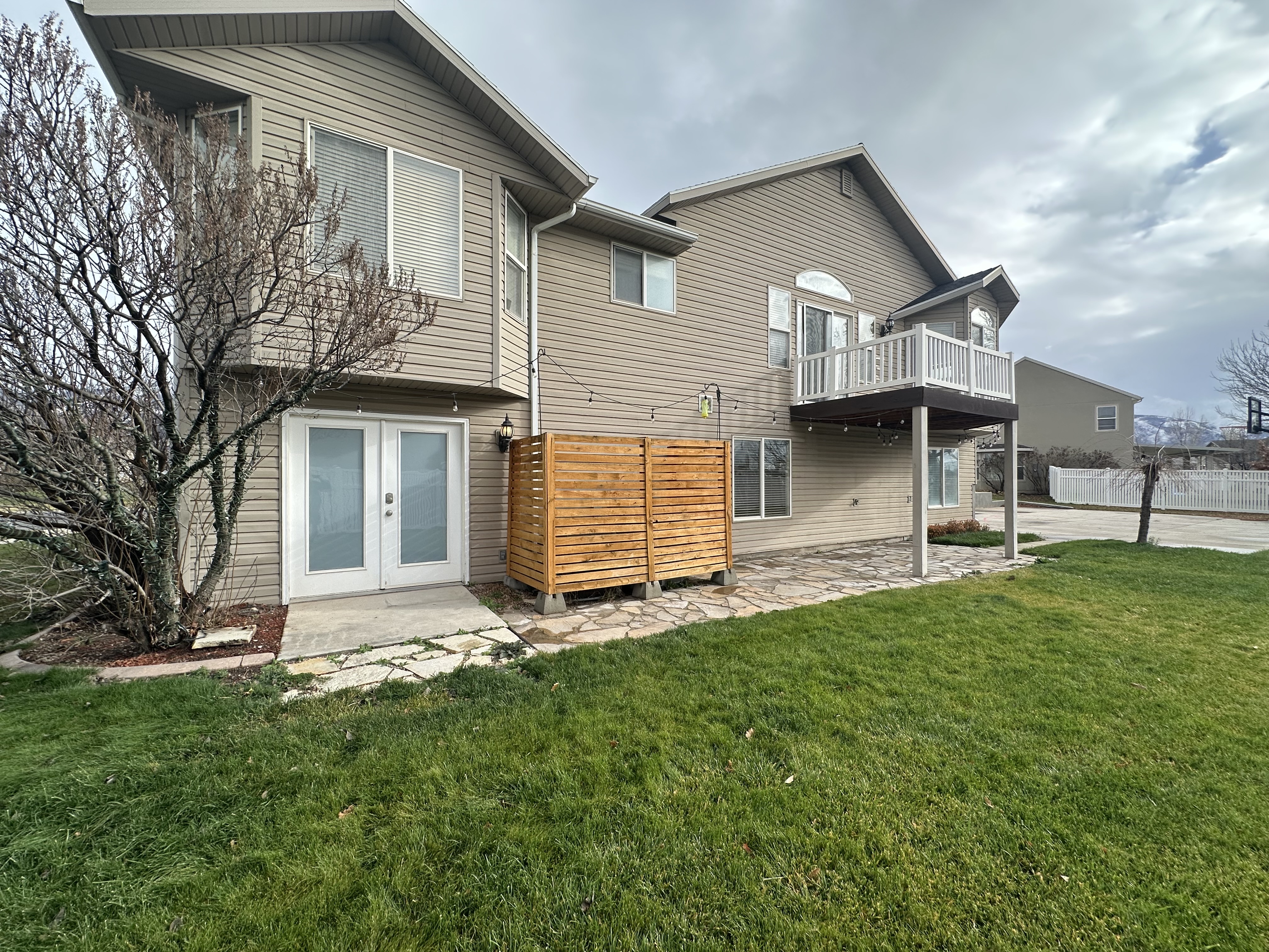 Farmington In-Law/Basement: 201 Country Bend Rd